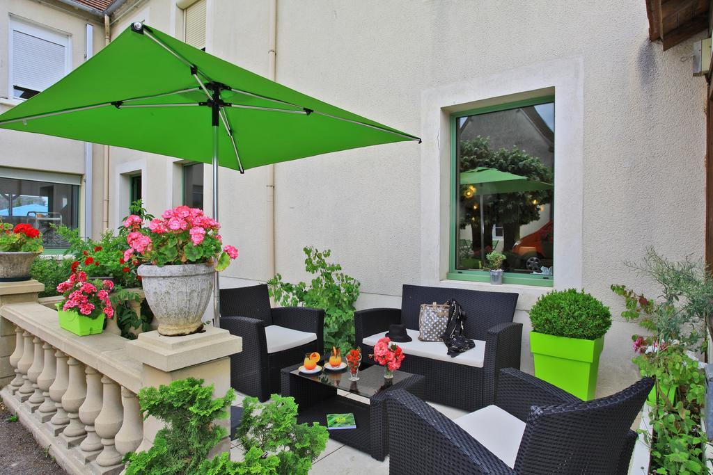 Logis Hotel-Restaurant Les Voyageurs La Coquille Kültér fotó