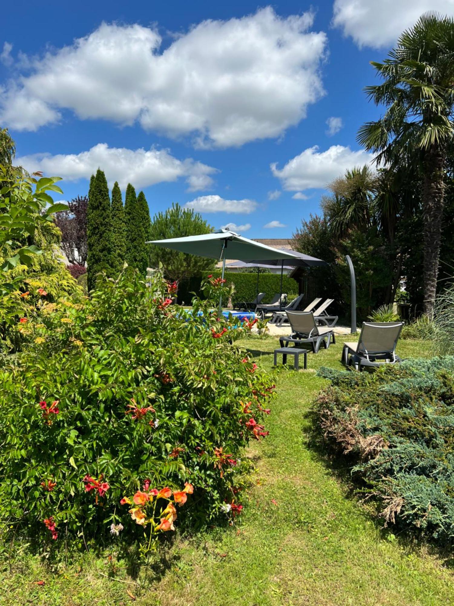 Logis Hotel-Restaurant Les Voyageurs La Coquille Kültér fotó