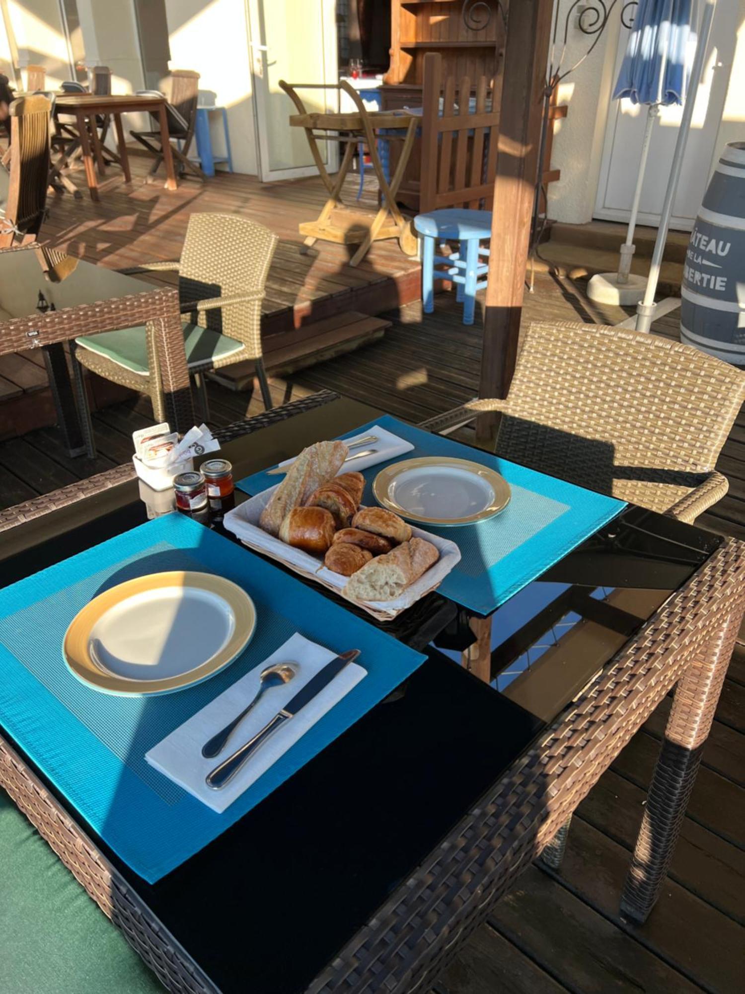 Logis Hotel-Restaurant Les Voyageurs La Coquille Kültér fotó